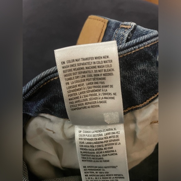 AE Stretch Curvy Mom Jean
Color: Simply Dark
Size: 14 Short - Picture 6 of 6